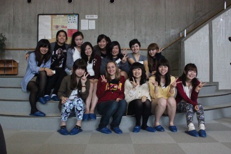 Another group photo with the Meiji girls. 