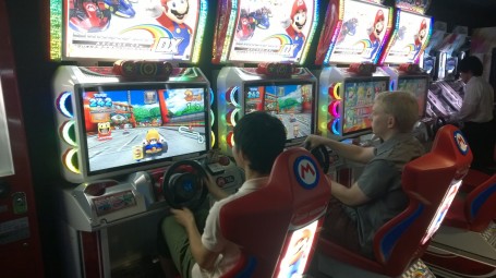 Andy racing Junki (A Meiji student) at Mario Cart