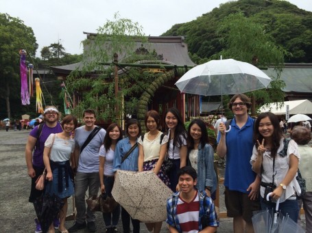 USC students and Meiji students at Hachimangou in Kamakura