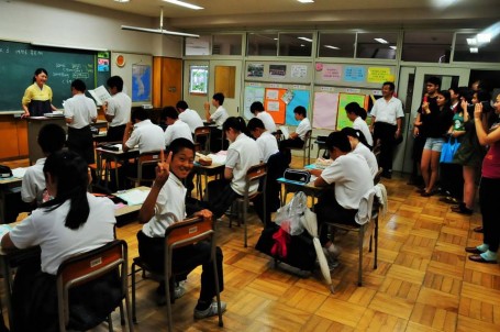 A look inside the Joseon middle school classroom.