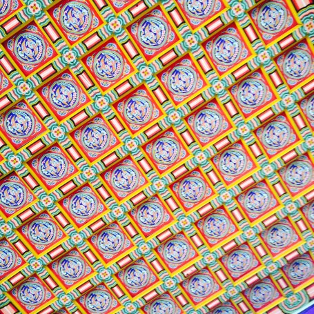 Korean palaces used five different colors to paint the ceilings and draw phoenix in the King’s bedroom.