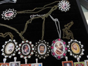 Lockets with images of the spirits who who work through the medium John of God. 